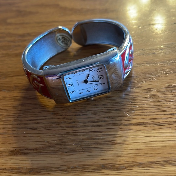 Vintage Statement Watch Bracelet 🌺 - Picture 2 of 5